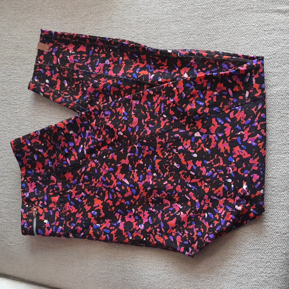 Lou & Grey Form Leggings